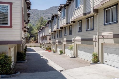 6300 Honolulu Ave, Glendale CA  91214-2300 exterior