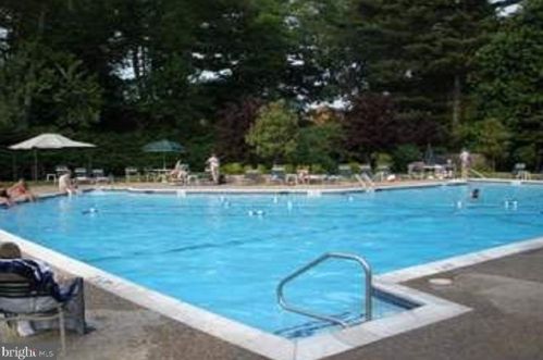 343 Sayre Dr, Princeton NJ  08540-5839 exterior