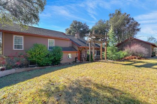 22500 Hacienda Dr, Grass Valley, CA 95949-8372
