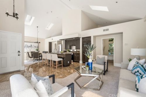 4501 Cerro Vista Dr, Anaheim CA 92807 exterior