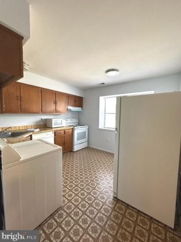 908 Silver Ct, Trenton NJ  08690-3521 exterior