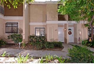 205 Pineview, Irvine, CA 92620-1927