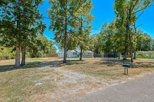 16723 Lake Cir, Conroe TX  77302-5347 exterior