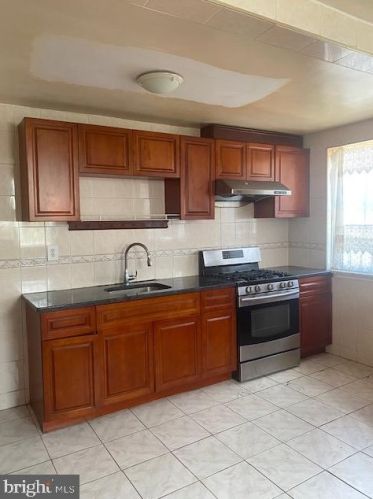 667 Garland St, Philadelphia, PA 19120-2644