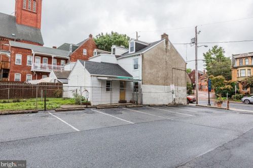 121 Vine St, Lancaster PA  17602-3517 exterior