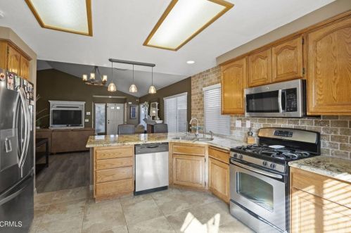 3072 Lamplighter St, Simi Valley CA  93065-5287 exterior