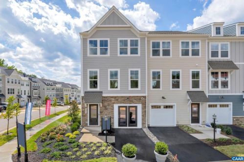 6017 Mccomb St, Crozet, VA 22932-3023