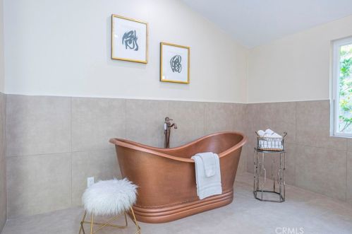 815 Moorside Dr, Glendale CA  91207-1135 exterior