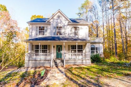 569 Lake Dr, Tappahannock, VA 22560-5630