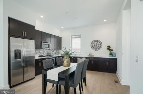 933 Front St, Philadelphia, PA 19123-1744