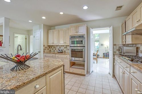283 Sayre Dr, Princeton NJ  08540-5872 exterior