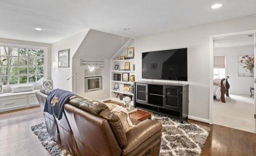 565 Mnr Rdg Dr, Atlanta GA  30305-3511 exterior