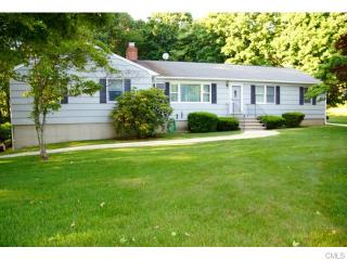 5 Meadowlark Dr, Huntington, CT 06484-3529