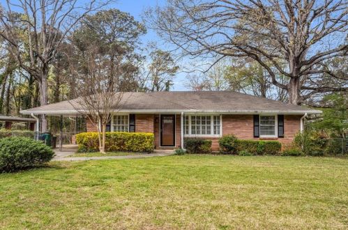 2124 Shady Ln, Tucker, GA 30084-5511