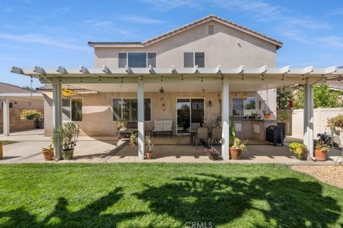 17876 Robusta Dr, Riverside CA  92503-7072 exterior