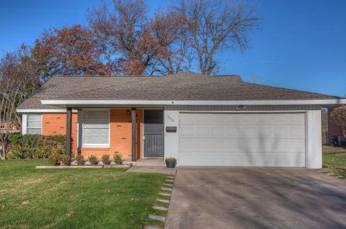 3932 Spurgeon St, Fort Worth, TX 76133-1256