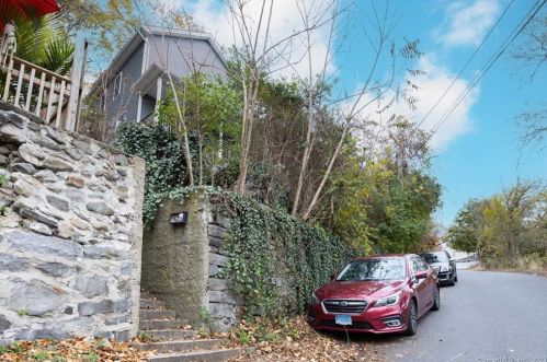 6 Mount Pleasant St, Derby CT  06418-2043 exterior