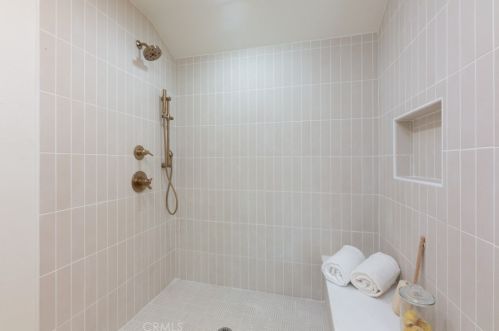 5812 Carbeck Dr, Huntington Beach CA  92648-1009 exterior