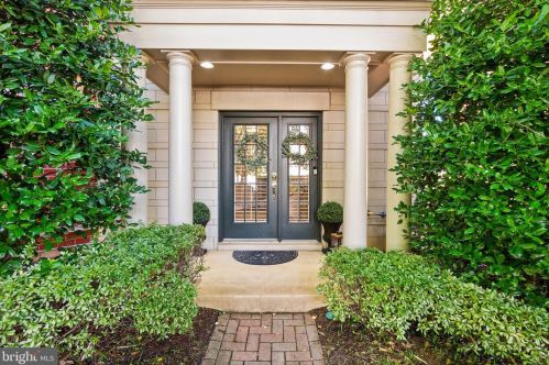 12090 Kinsley Pl, Herndon, VA 20190-5830