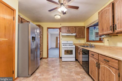 427 Holiday Dr, Aberdeen MD  21001-1813 exterior