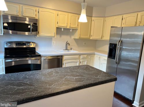 4921 7th Rd, Arlington, VA 22204-2560