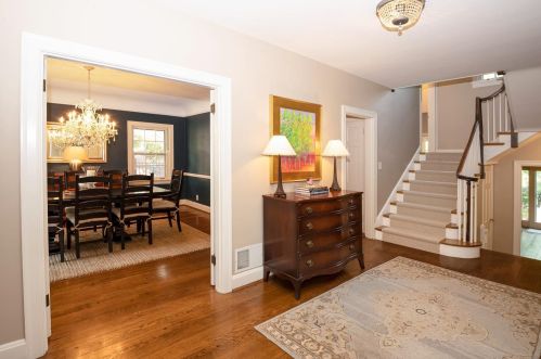 3936 Devonshire Dr, Cincinnati, OH 45226-1301