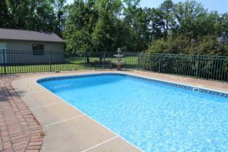 402 Sparrer Rd, Seaford, VA 23696-2538