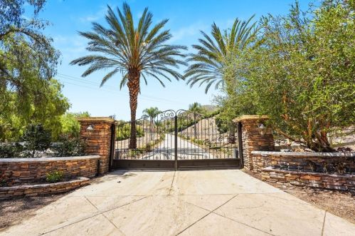6909 Solano Verde Dr, Somis, CA 93066-9756