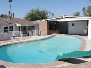 6014 Colonial Dr, Riverside, CA 92506-2133