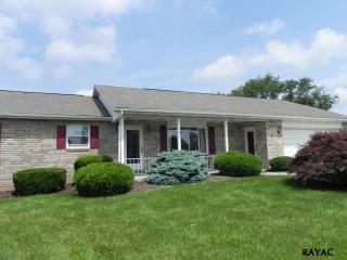 890 Solarlight Dr, York, PA 17402-8814