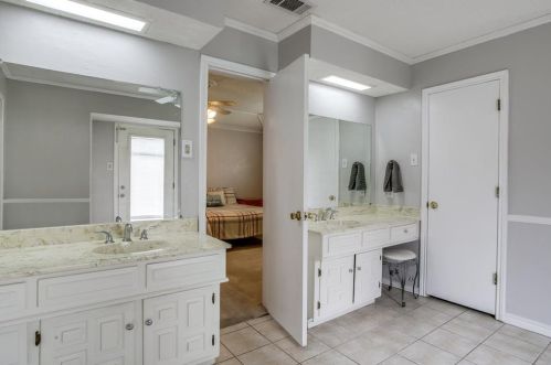 2702 Peach Tree Dr, Carrollton TX 75006-4735 exterior