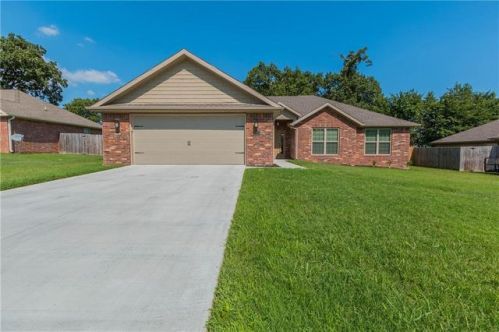 560 Carlson St, Centerton, AR 72719-8817