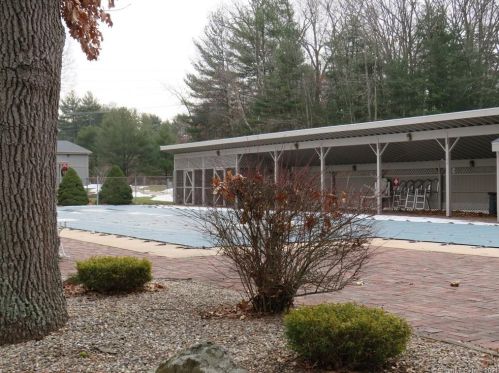 7 Hickory Hl, Southington CT  06489-3444 exterior