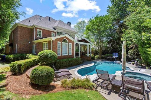 1500 Brookhaven Trce, Atlanta GA  30319-2557 exterior