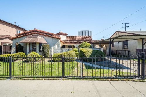 216 Oleander Ave, Compton, CA 90220-2194