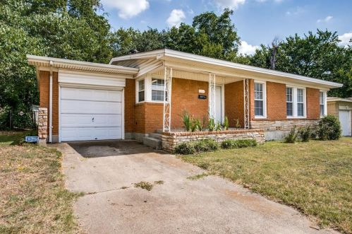 6207 Greenlee St, Fort Worth, TX 76112-6635