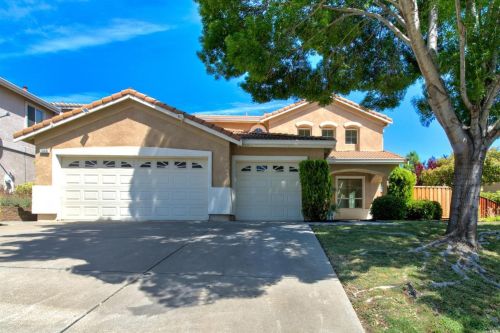 1049 Woodcrest Ct, Vacaville, CA 95688-9120