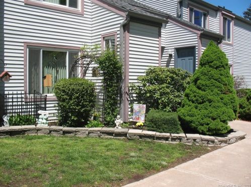 60 Candlewood Dr, Wapping, CT 06074-2610