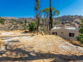 11450 Aucas Dr, Chatsworth, CA 91311-1402