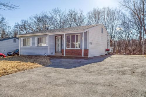 1732 Rose Crest Dr, Hazelwood, MO 63042-1537