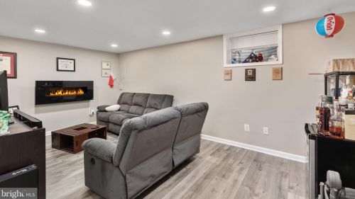 12588 Plymouth Ct, Woodbridge VA  22192-2321 exterior