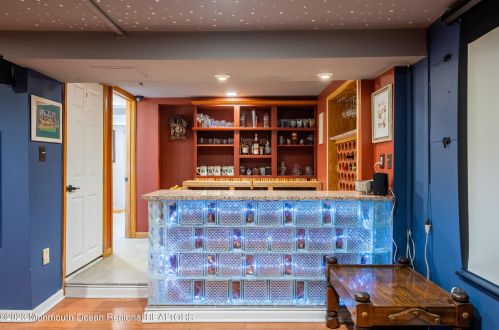 15 Hartshorne Pl, Middletown NJ  07748-2520 exterior