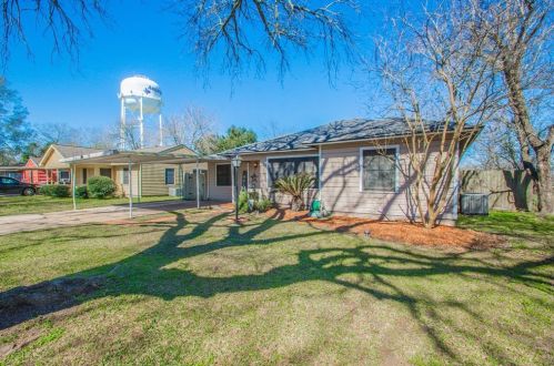 1105 Nottingham Dr, Angleton, TX 77515-3517