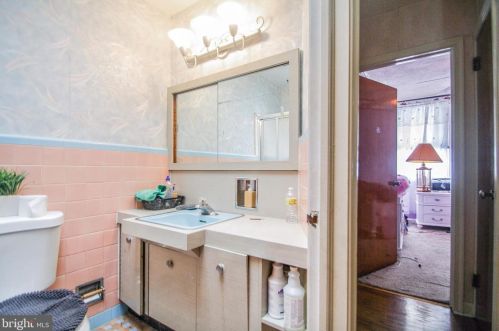 124 Fariston Dr, Philadelphia PA 19120-1007 exterior