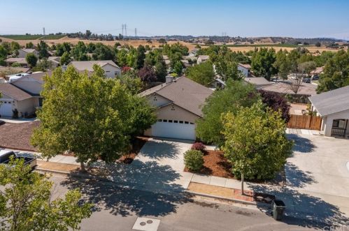 1051 Pioneer Trail Rd, Lake Nacimiento, CA 93446-4755