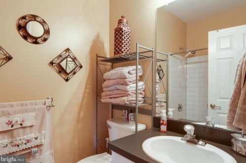 384 Turnberry Dr, Charles Town WV  25414-3930 exterior