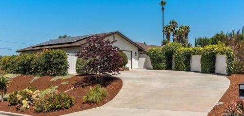 2004 Troy Pl, Vista CA  92084-4831 exterior