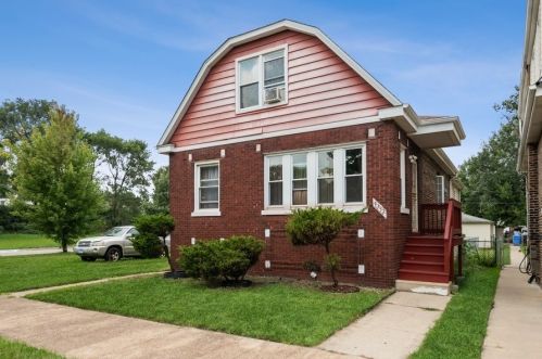 9352 Muskegon Ave, Chicago, IL 60617-4133