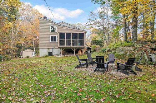 8 Windsor Blvd, Londonderry NH  03053-3662 exterior