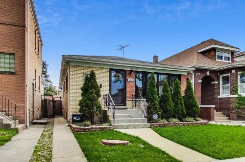 6317 Holbrook St, Chicago, IL 60646-4606